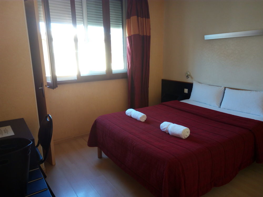 Hotel Alize Тулуза Екстериор снимка